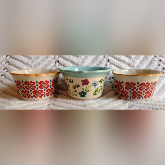3 Pioneer Woman Multicolor Scalloped Ramekin Flower Spring - Picture 1 of 7